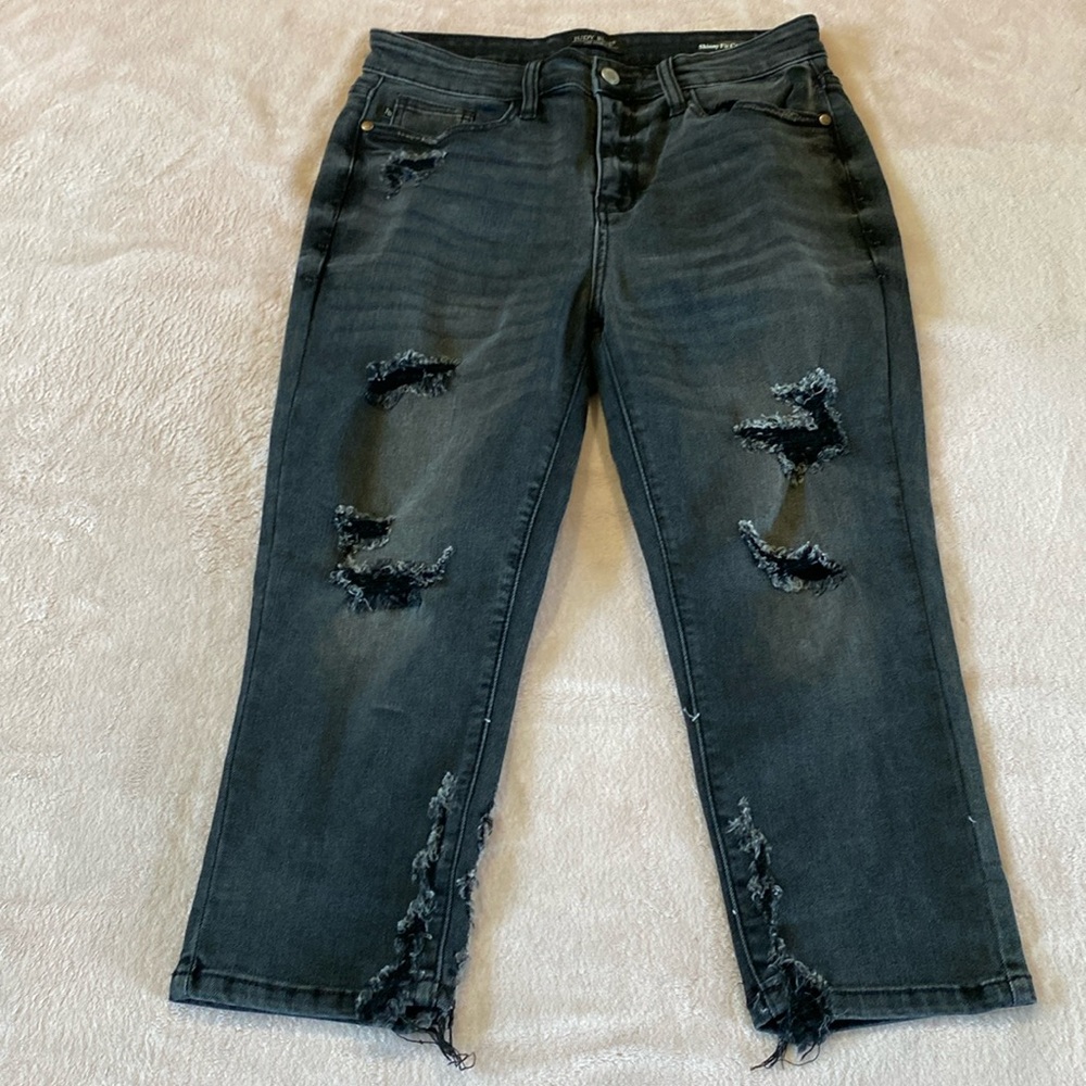 Judy Blue Black Destroyed Skinny Capris Size 7/28